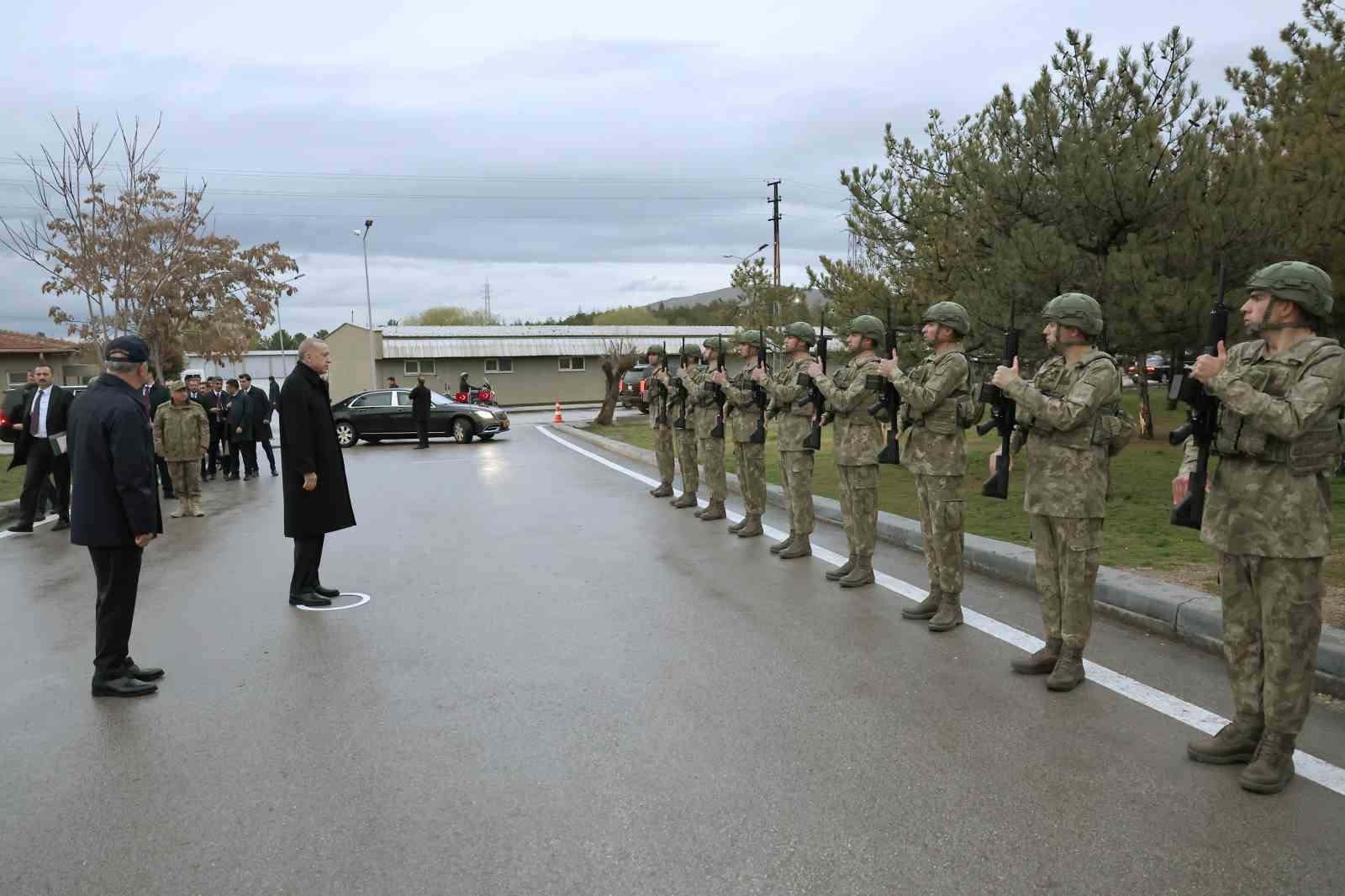 Cumhurbaşkanı Erdoğan: "Önümüzdeki günlerde inşallah bu gücümüzü karada, havada, denizde daha da artıracak çeşitli projelerle milletimizin huzuruna çıkacağız"