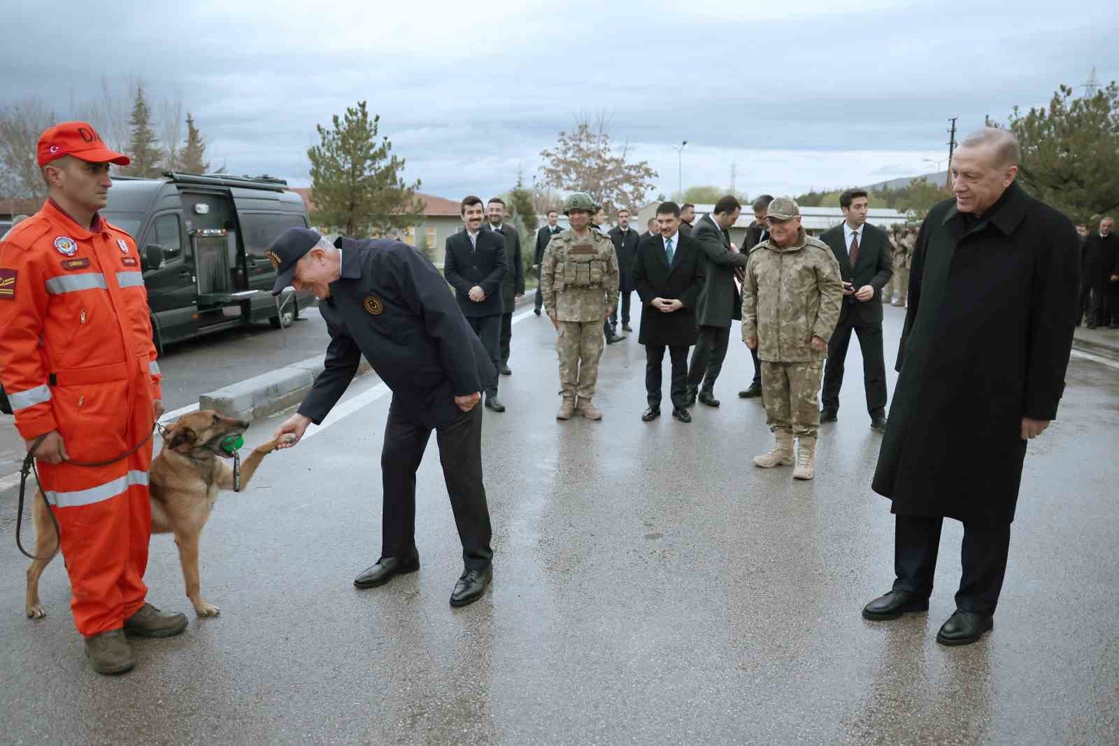 Cumhurbaşkanı Erdoğan: "Önümüzdeki günlerde inşallah bu gücümüzü karada, havada, denizde daha da artıracak çeşitli projelerle milletimizin huzuruna çıkacağız"