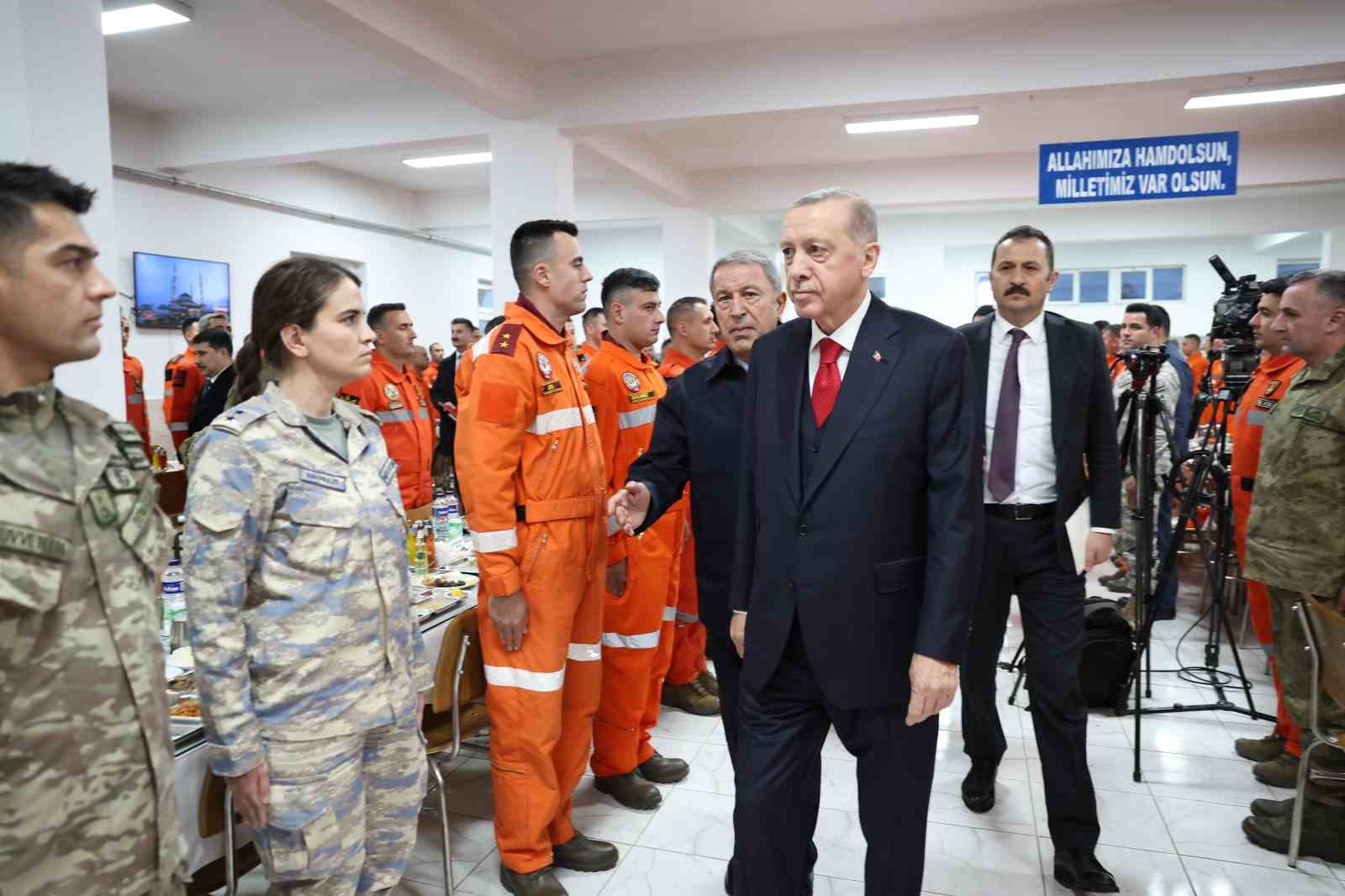 Cumhurbaşkanı Erdoğan: "Önümüzdeki günlerde inşallah bu gücümüzü karada, havada, denizde daha da artıracak çeşitli projelerle milletimizin huzuruna çıkacağız"