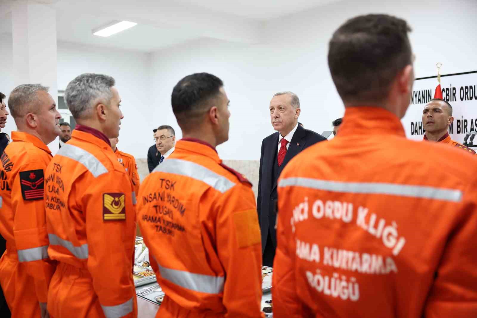 Cumhurbaşkanı Erdoğan: "Önümüzdeki günlerde inşallah bu gücümüzü karada, havada, denizde daha da artıracak çeşitli projelerle milletimizin huzuruna çıkacağız"