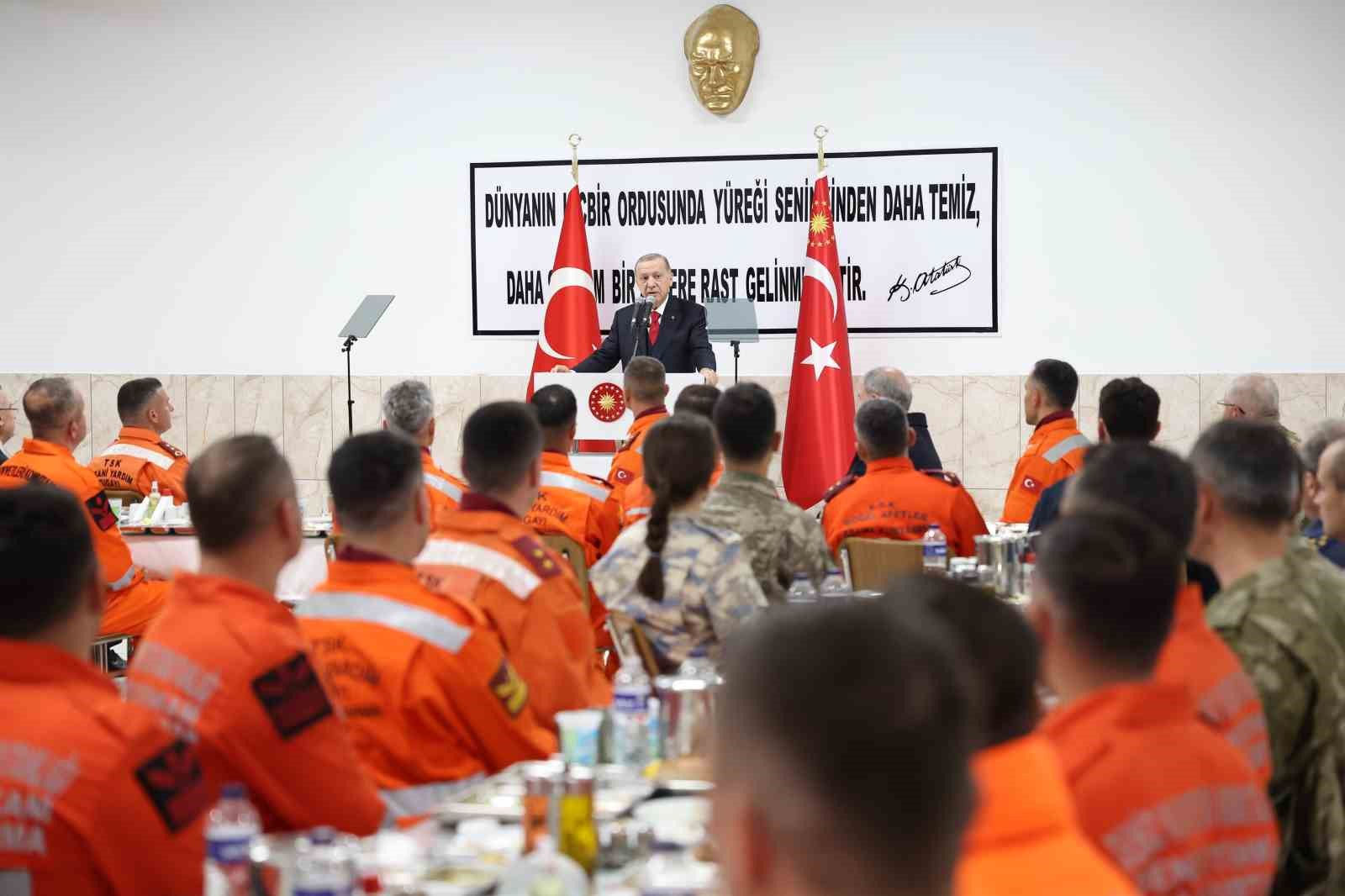 Cumhurbaşkanı Erdoğan: "Önümüzdeki günlerde inşallah bu gücümüzü karada, havada, denizde daha da artıracak çeşitli projelerle milletimizin huzuruna çıkacağız"