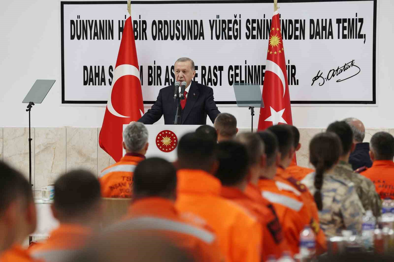 Cumhurbaşkanı Erdoğan: "Önümüzdeki günlerde inşallah bu gücümüzü karada, havada, denizde daha da artıracak çeşitli projelerle milletimizin huzuruna çıkacağız"