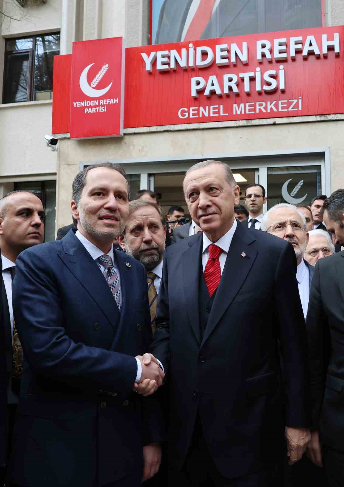 Cumhurbaşkanı Recep Tayyip Erdoğan’ın Yeniden Refah Partisi Genel Başkanı Fatih Erbakan’la görüşmesi başladı.