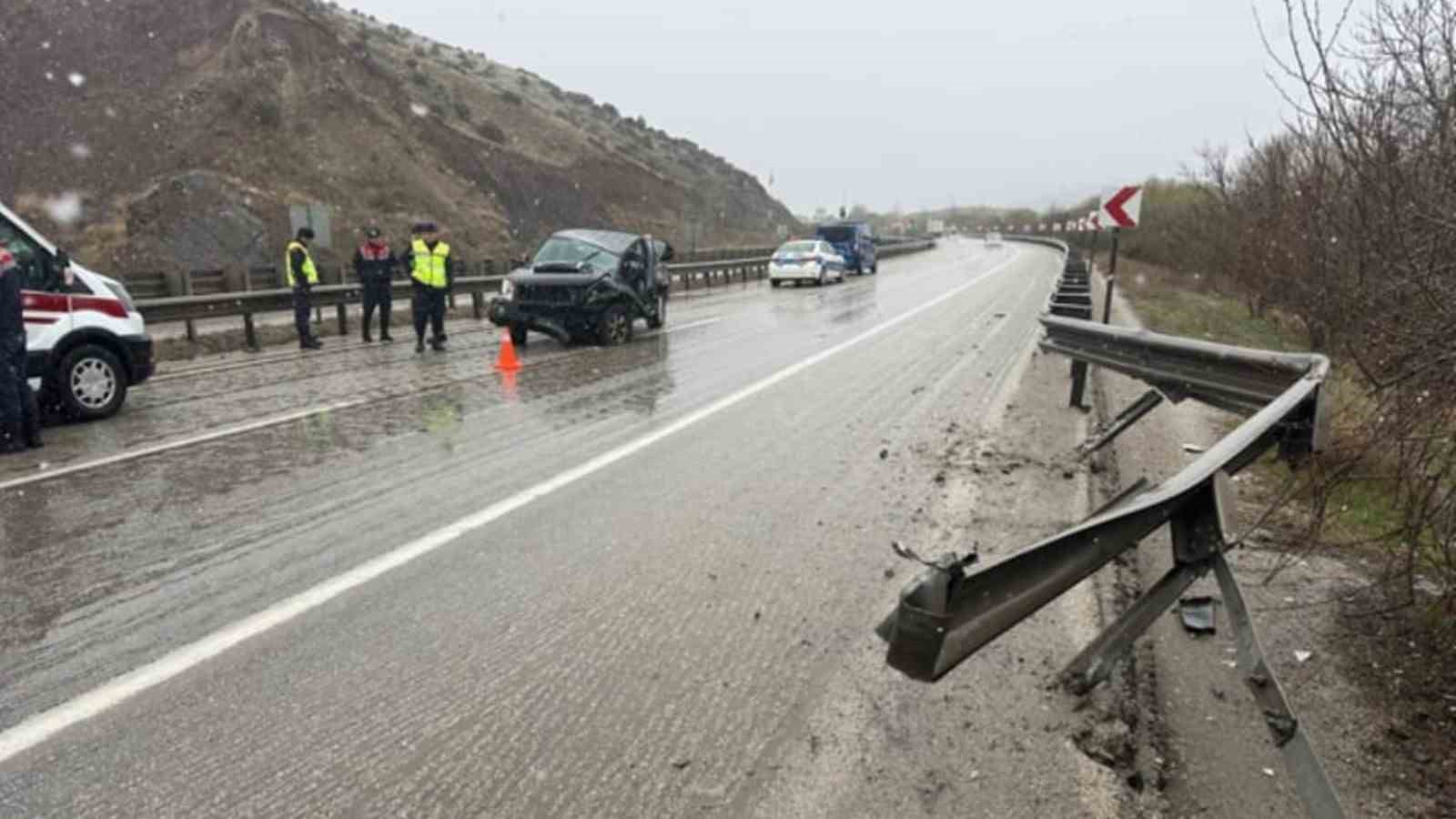 KIRIKKALE'DE YAĞAN KAR BERABERİNDE KAZALARIDA GETİRDİ