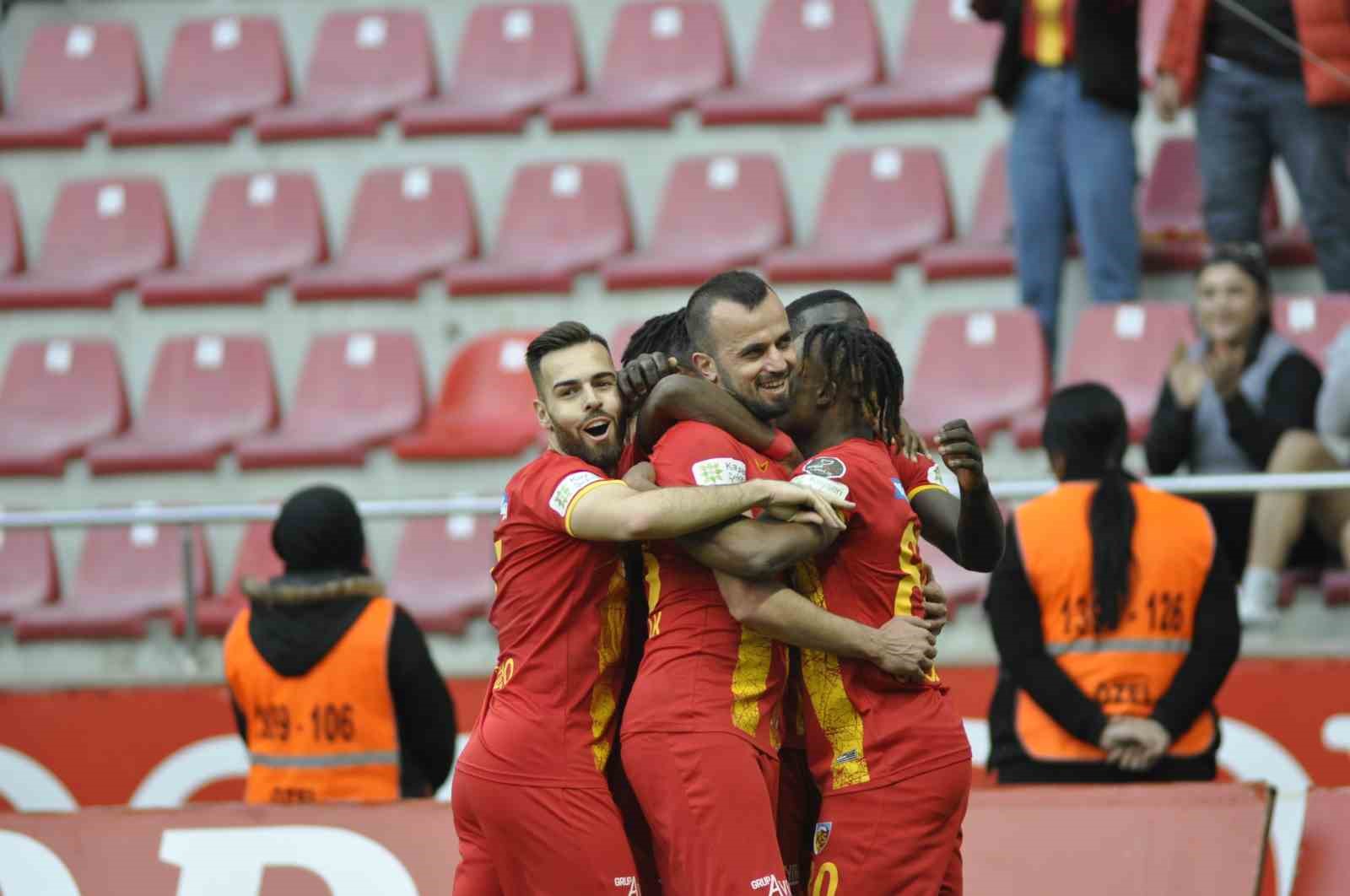 Spor Toto Süper Lig: Kayserispor: 3 - Ümraniyespor: 1 (Maç sonucu)