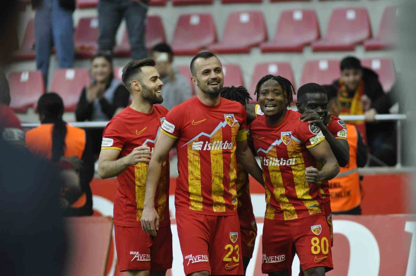 Spor Toto Süper Lig: Kayserispor: 3 - Ümraniyespor: 1 (Maç sonucu)