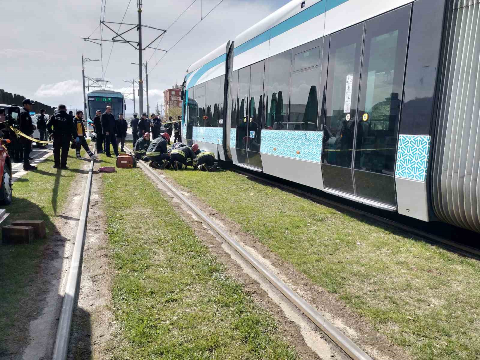 Konya’da çocuğuyla tramvayın altında kalan anne hayatını kaybetti