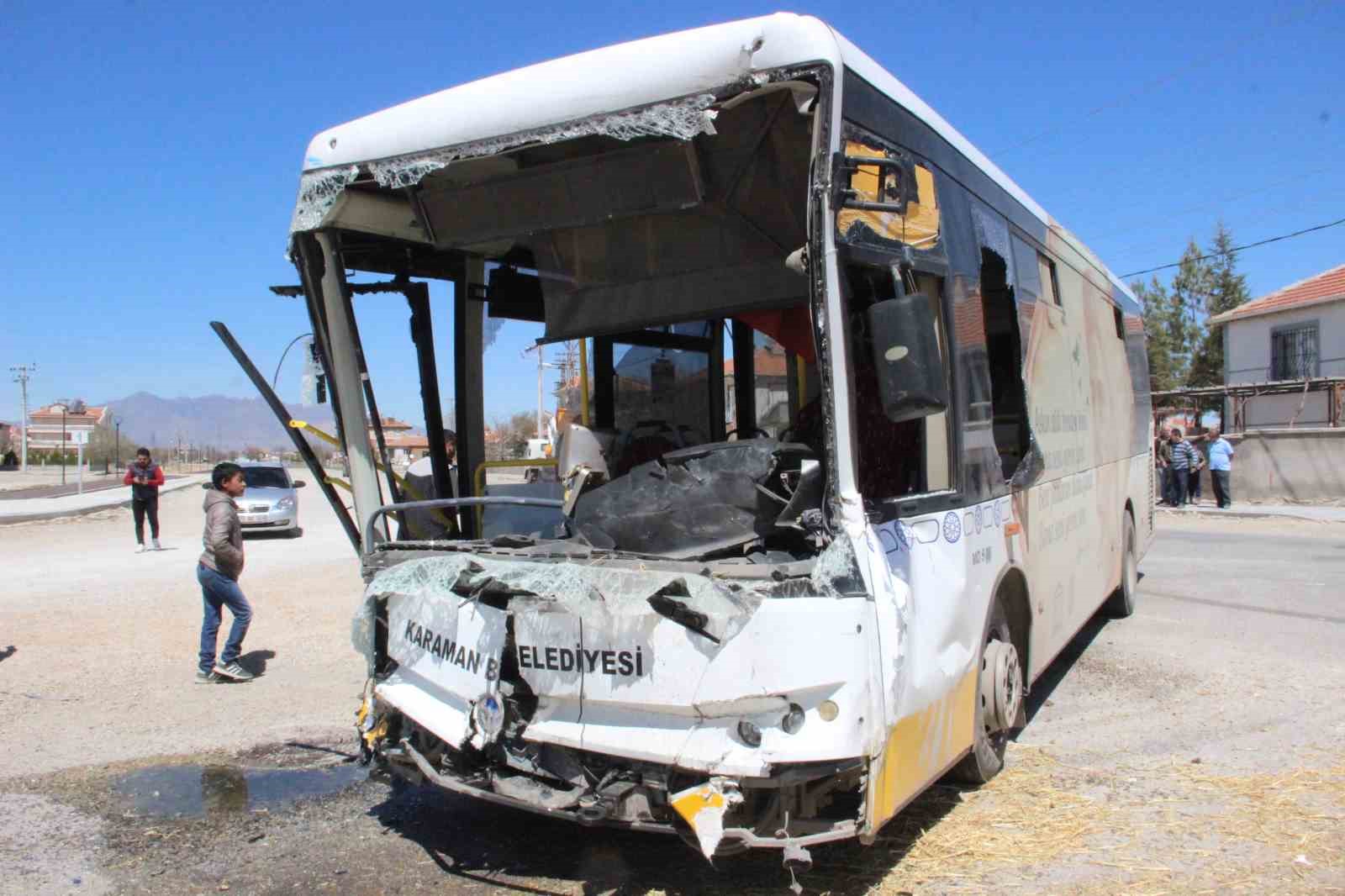 Karaman’da halk otobüsü ile kamyon çarpıştı: 7 yaralı