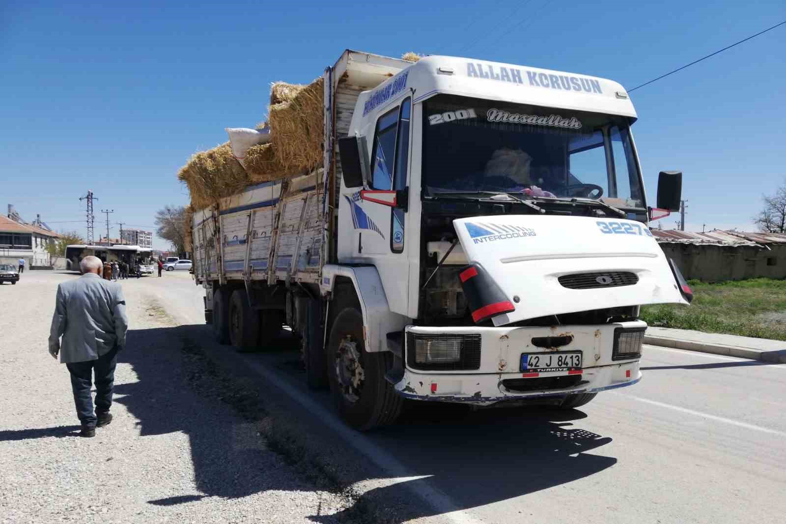 Karaman’da halk otobüsü ile kamyon çarpıştı: 7 yaralı