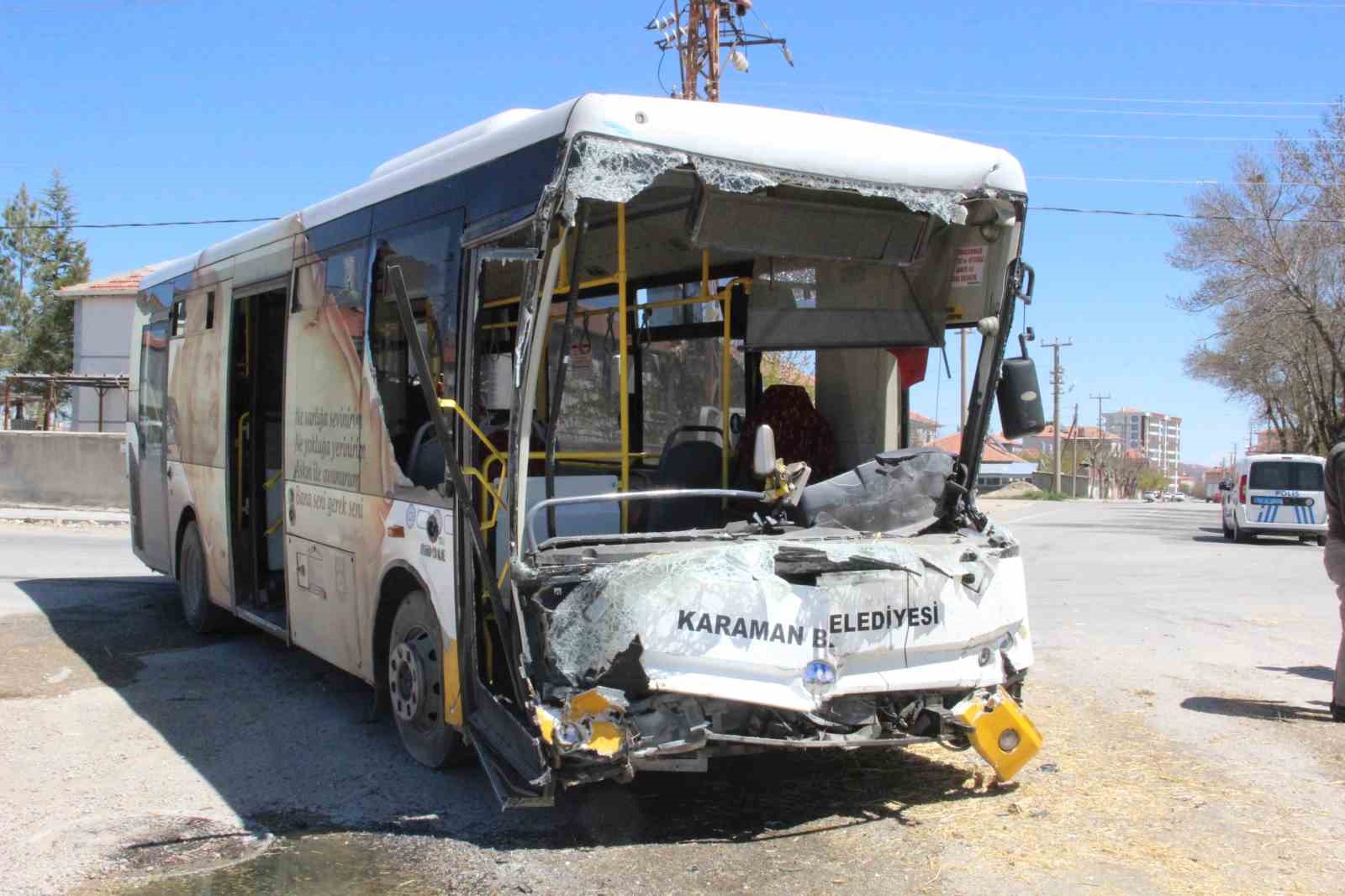 Karaman’da halk otobüsü ile kamyon çarpıştı: 7 yaralı