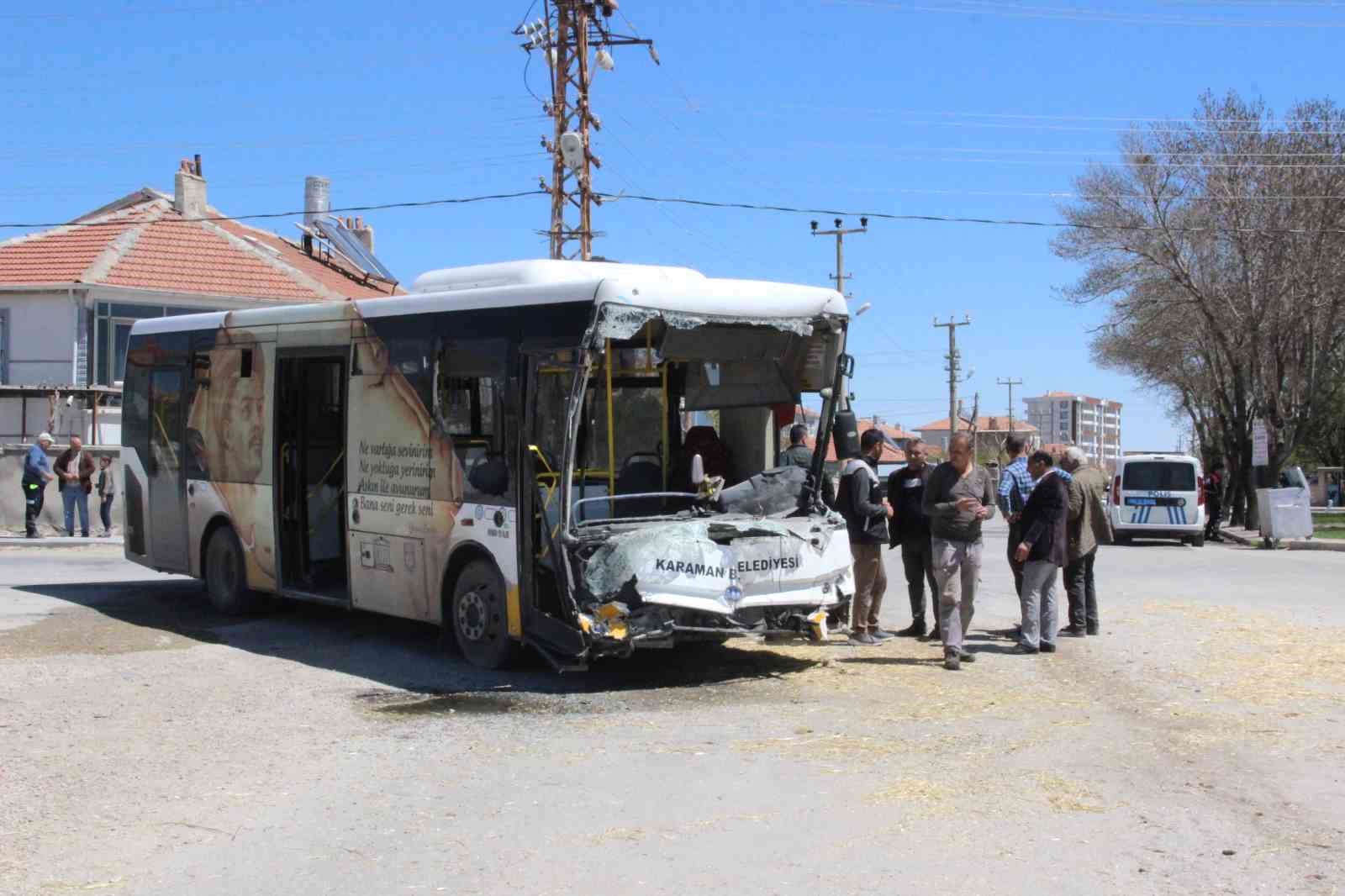 Karaman’da halk otobüsü ile kamyon çarpıştı: 7 yaralı