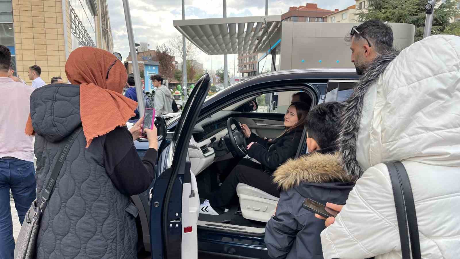 Eskişehir’de sergilenen Togg vatandaşların ilgi odağı oldu