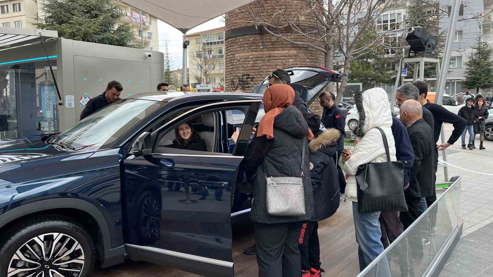 Eskişehir’de sergilenen Togg vatandaşların ilgi odağı oldu