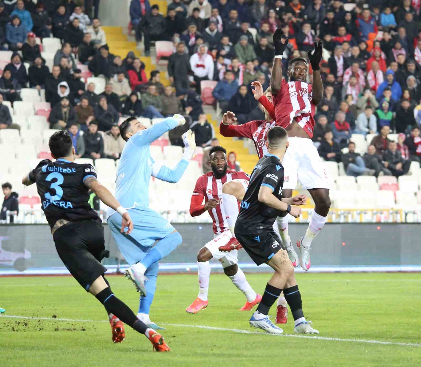 Spor Toto Süper Lig: DG Sivasspor: 4 - Trabzonspor: 1 (Maç sonucu)