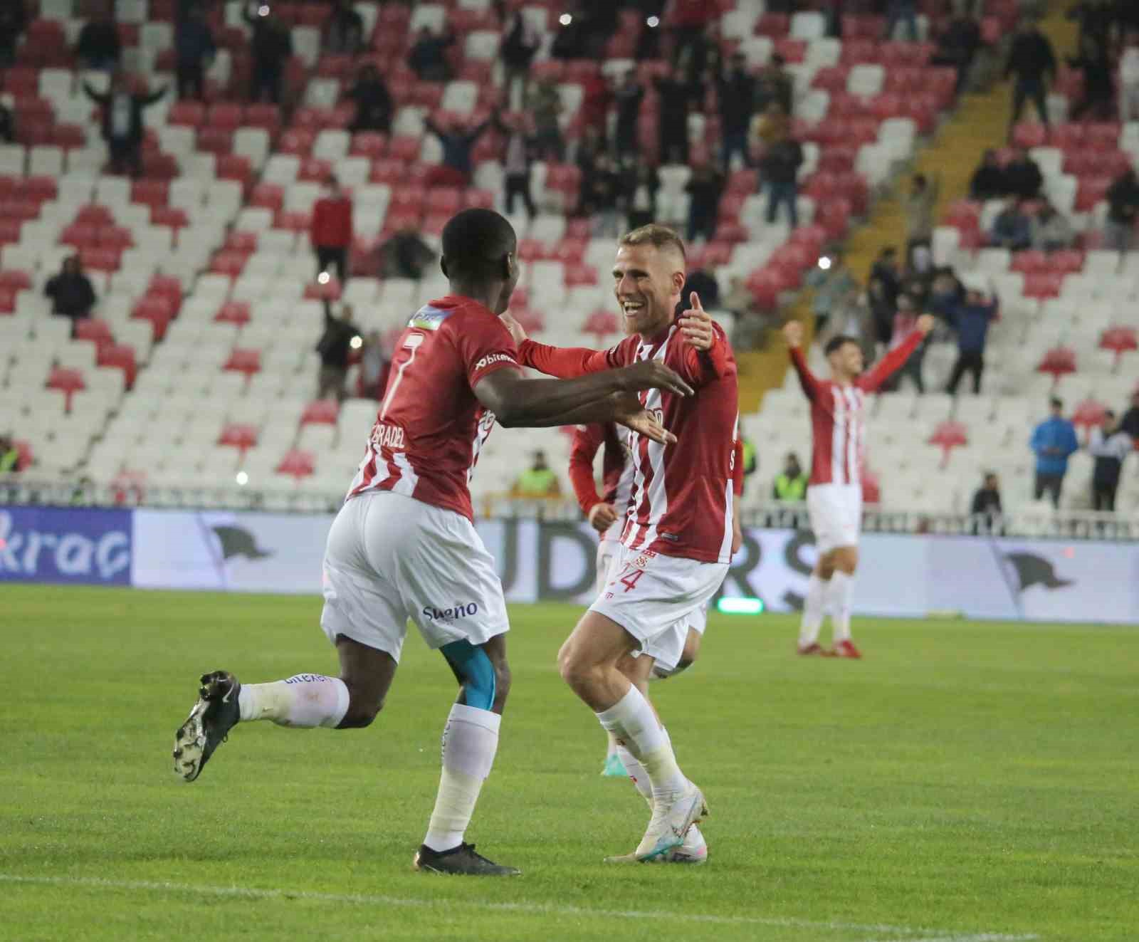 Spor Toto Süper Lig: DG Sivasspor: 4 - Trabzonspor: 1 (Maç sonucu)