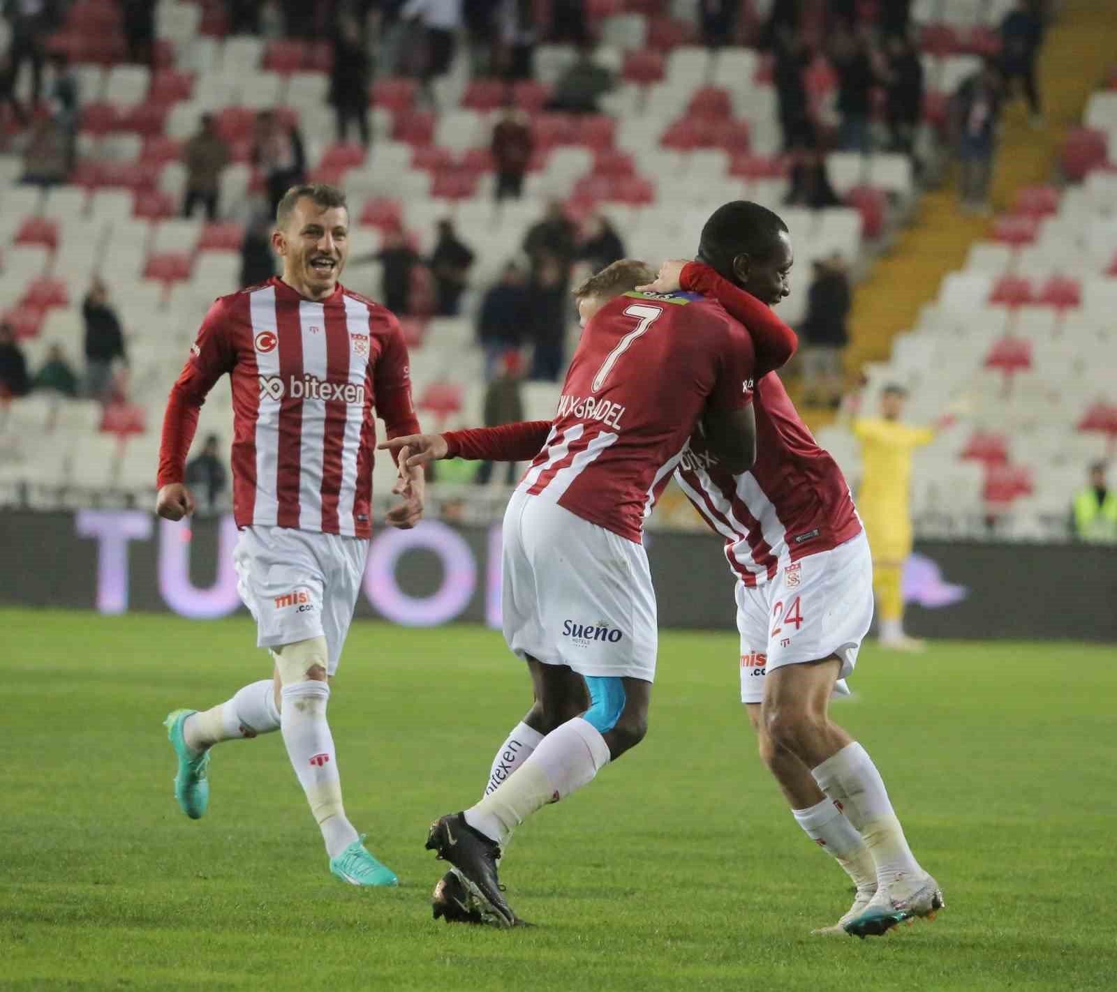 Spor Toto Süper Lig: DG Sivasspor: 4 - Trabzonspor: 1 (Maç sonucu)