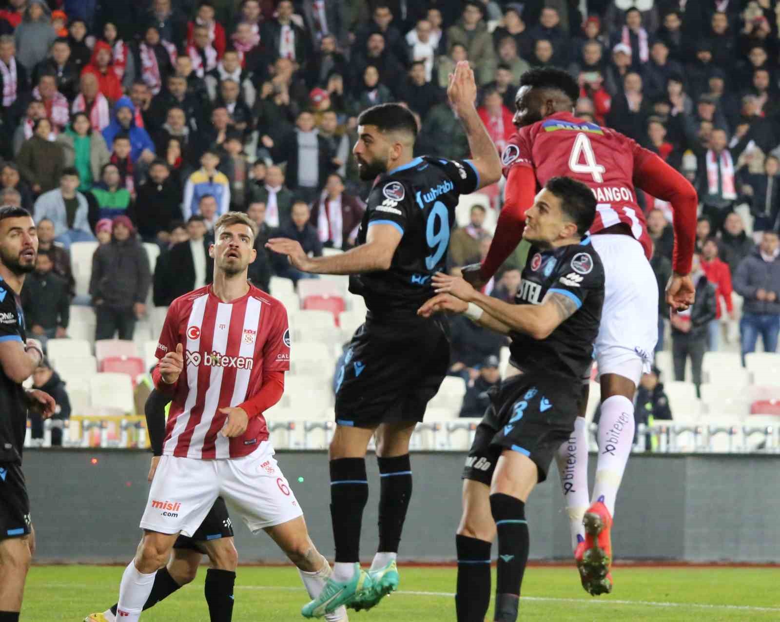 Spor Toto Süper Lig: DG Sivasspor: 4 - Trabzonspor: 1 (Maç sonucu)