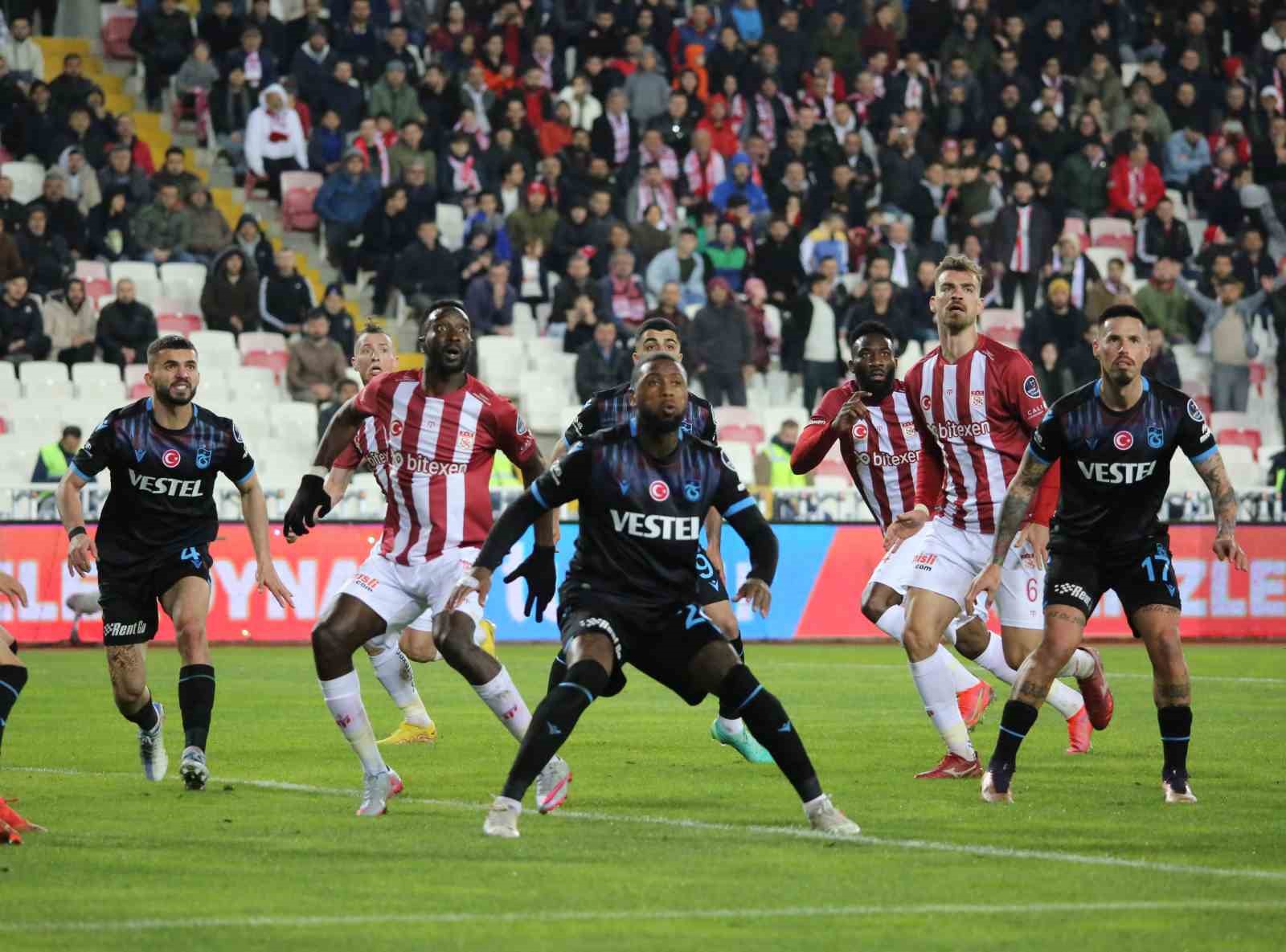 Spor Toto Süper Lig: DG Sivasspor: 4 - Trabzonspor: 1 (Maç sonucu)