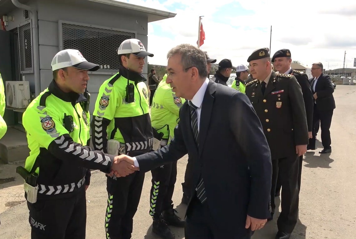 Bayramın ilk gününde de manzara yine aynı: 43 ilin geçiş güzergahında trafik yoğunluğu