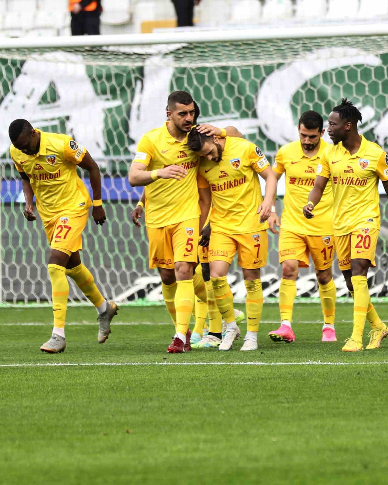 Kayserispor 1 puanla döndü