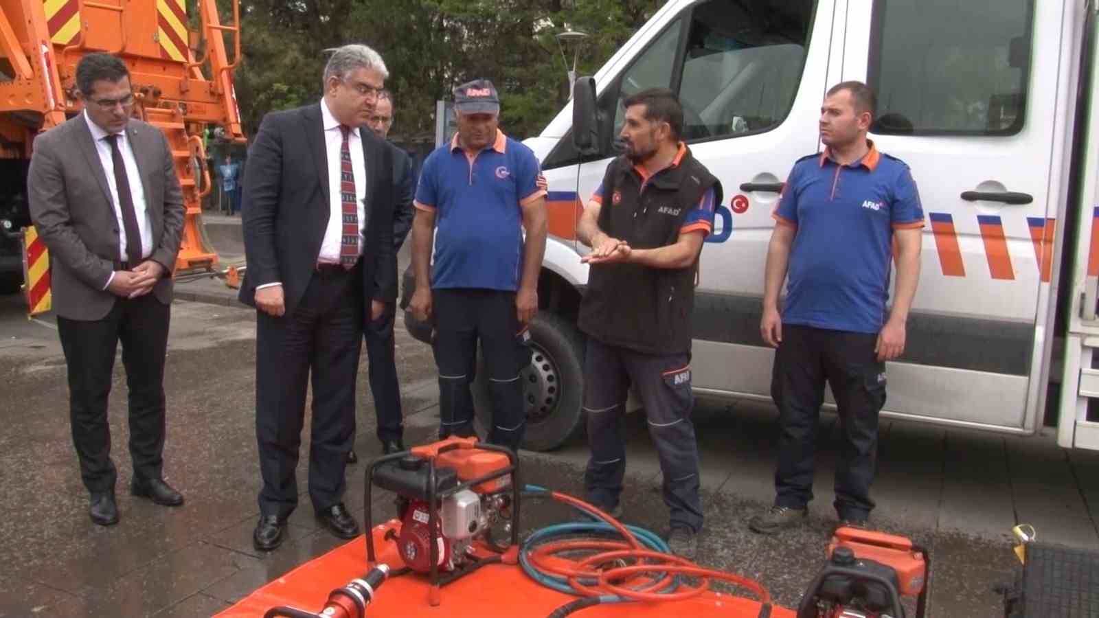 Kırıkkale’de motosikletli sürücülere reflektif yelek dağıtıldı