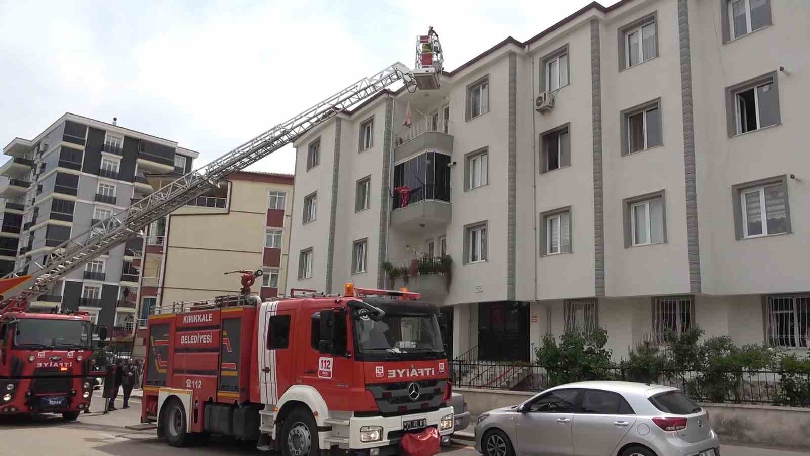 Kırıkkale’de bir apartmanın 3’üncü katında yangın çıktı