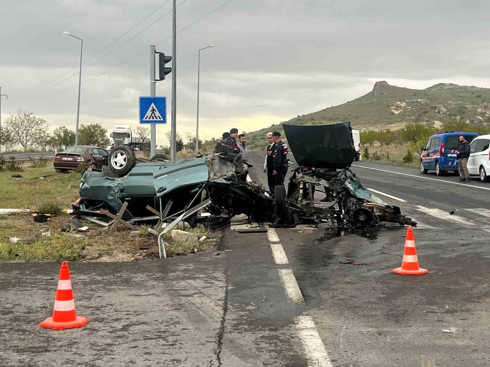 Kaza yapan Tofaş marka otomobil ikiye bölündü