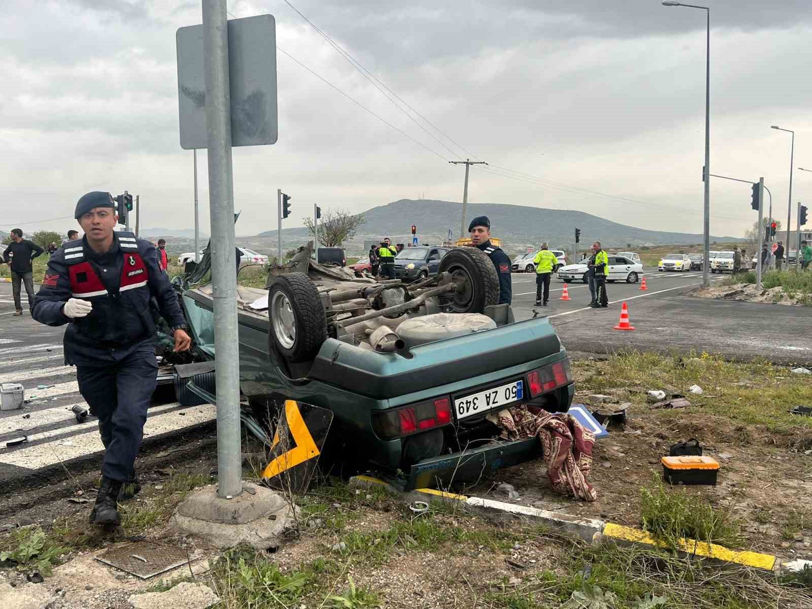 Kaza yapan Tofaş marka otomobil ikiye bölündü