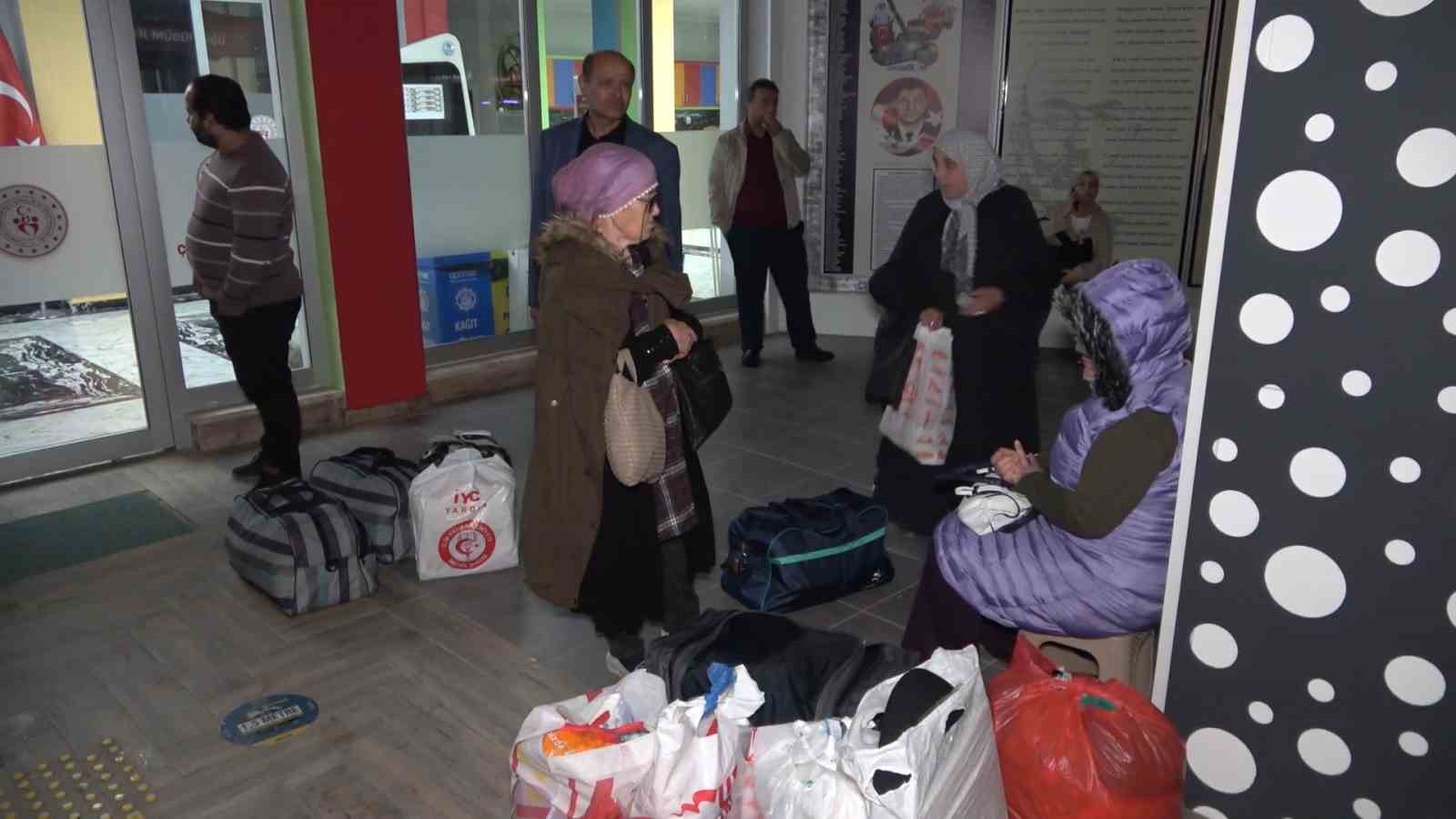 Seçim göçü başladı: Afetzedeler oy kullanmak için memleketlerine dönüyor