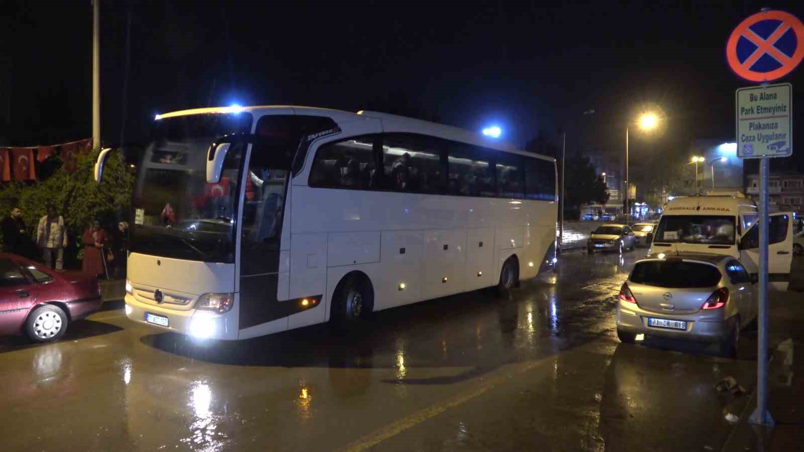 Seçim göçü başladı: Afetzedeler oy kullanmak için memleketlerine dönüyor