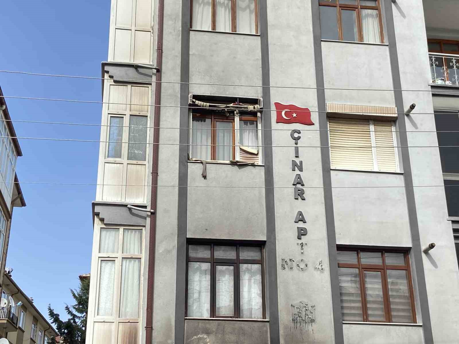 Konya’da depodaki yatak ve bazalar yandı