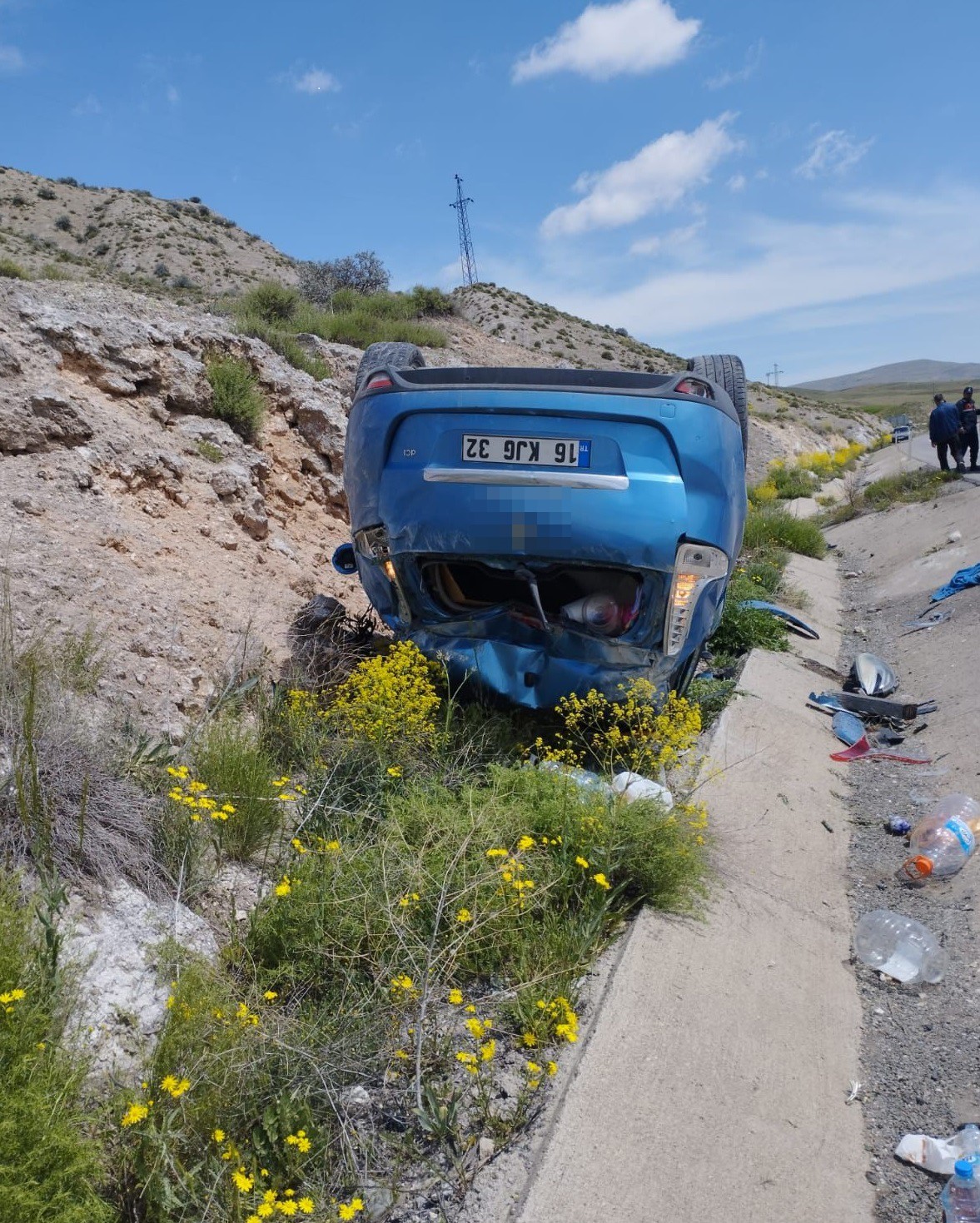 Gemerek’te otomobil takla attı: 2’si çocuk 3 yaralı