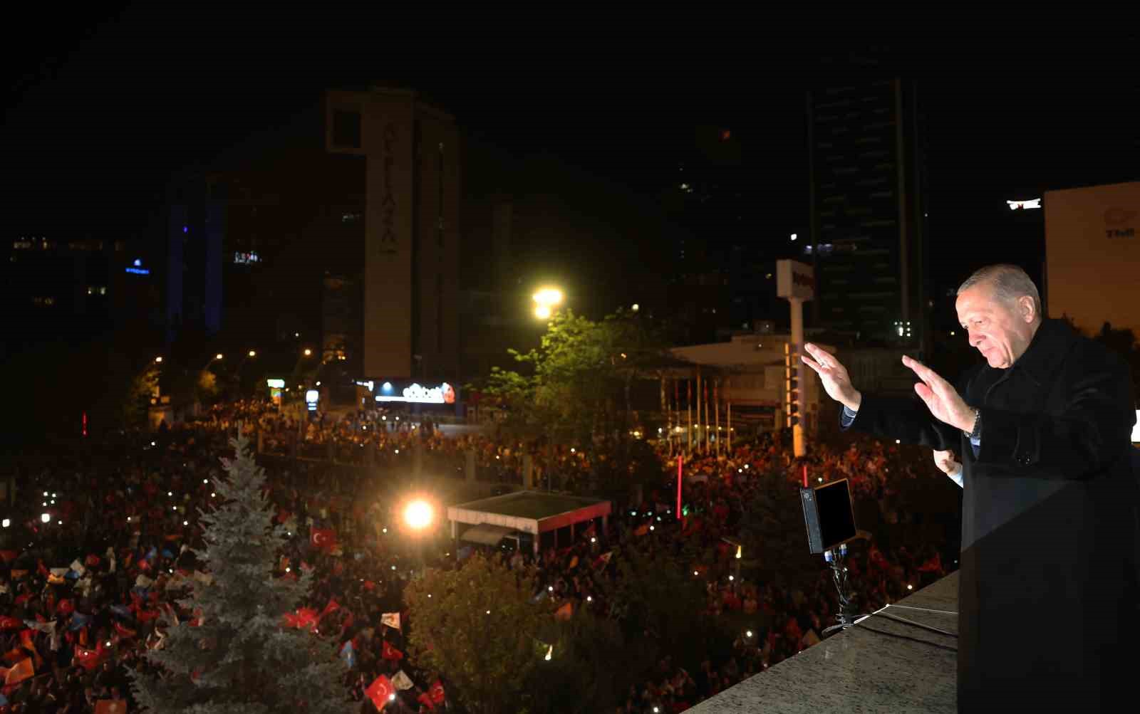 Cumhurbaşkanı Erdoğan’dan balkon konuşması