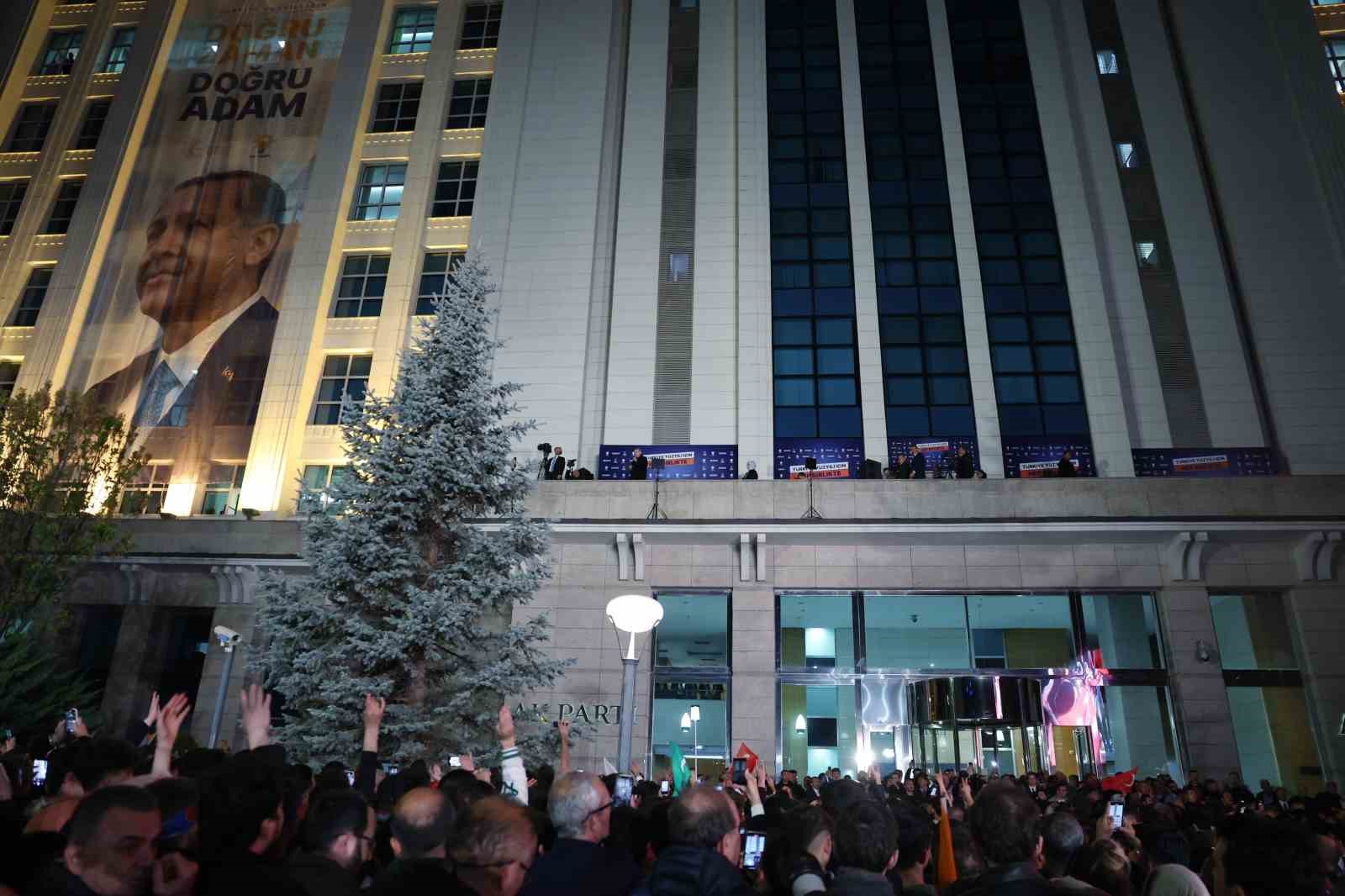 Cumhurbaşkanı Erdoğan’dan balkon konuşması