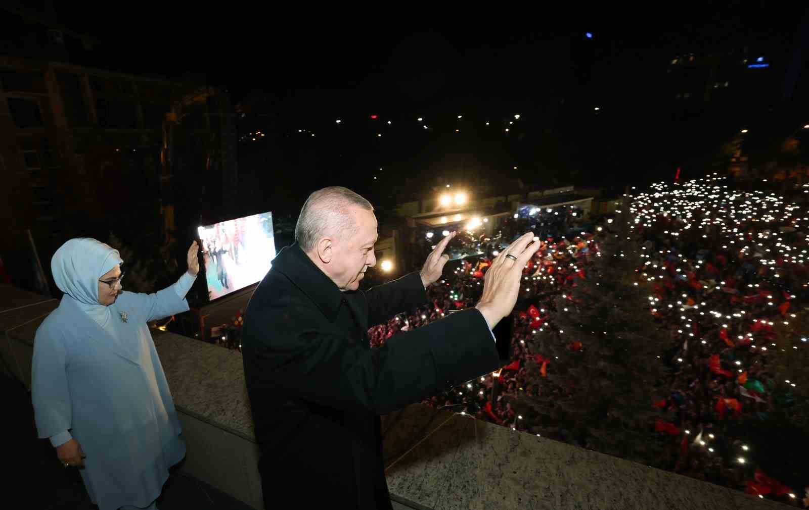 Cumhurbaşkanı Erdoğan’dan balkon konuşması