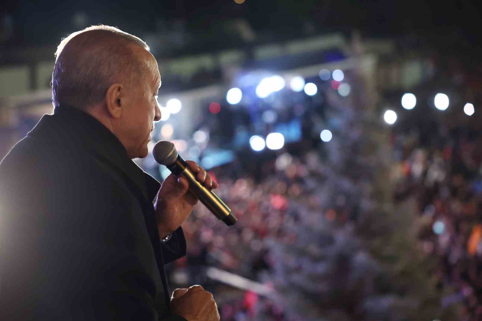 Cumhurbaşkanı Erdoğan’dan balkon konuşması