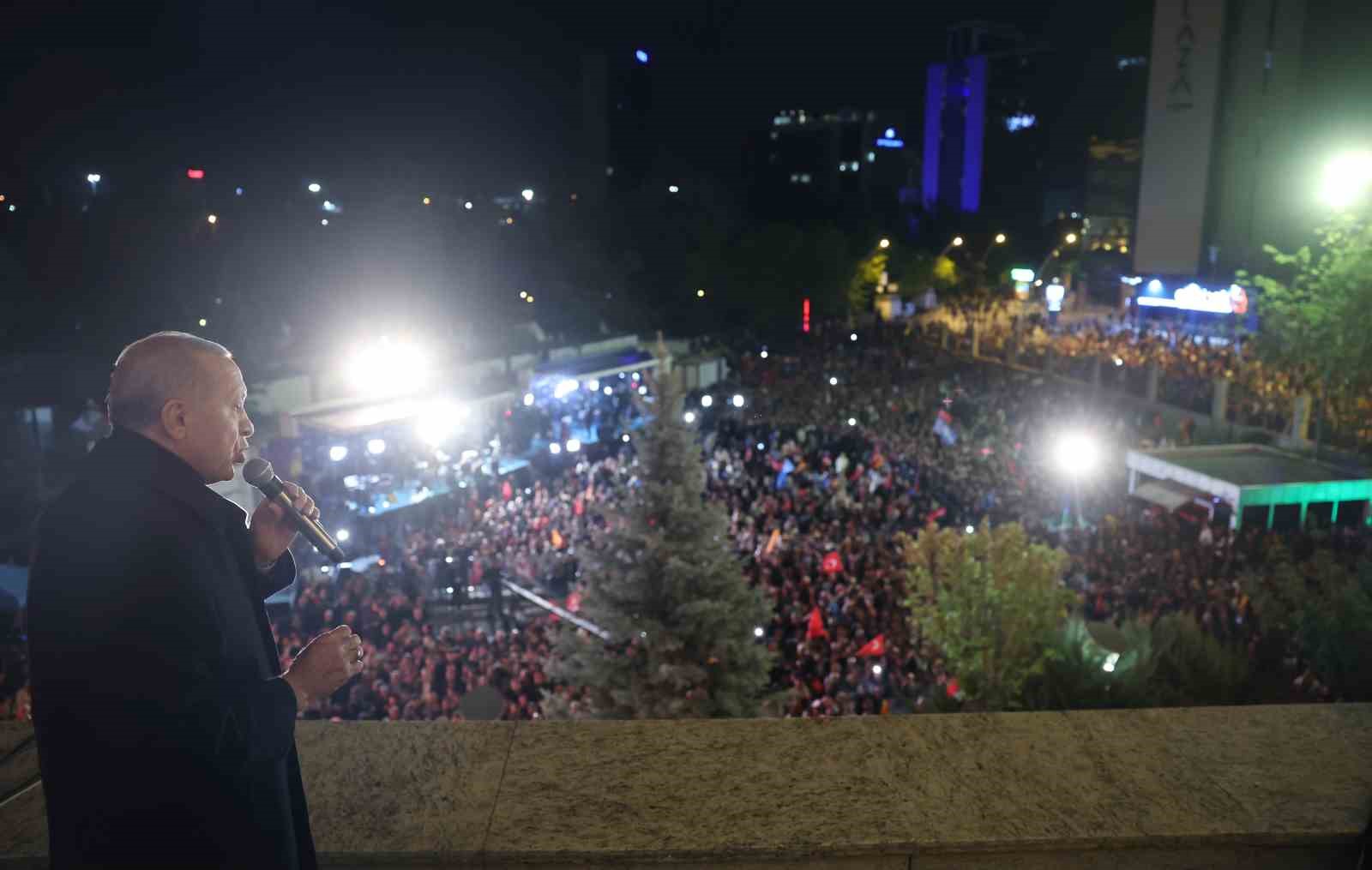 Cumhurbaşkanı Erdoğan’dan balkon konuşması