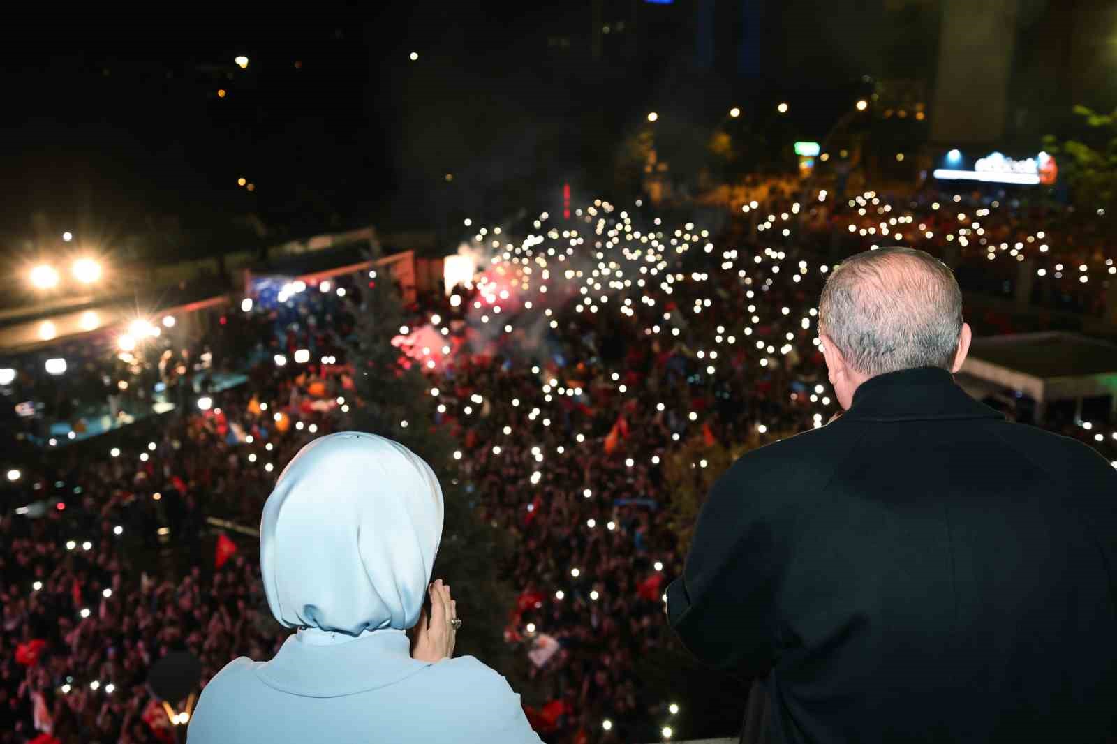 Cumhurbaşkanı Erdoğan’dan balkon konuşması