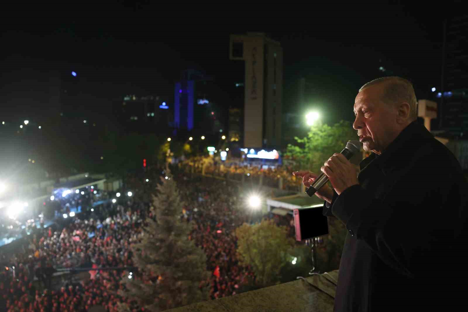 Cumhurbaşkanı Erdoğan’dan balkon konuşması