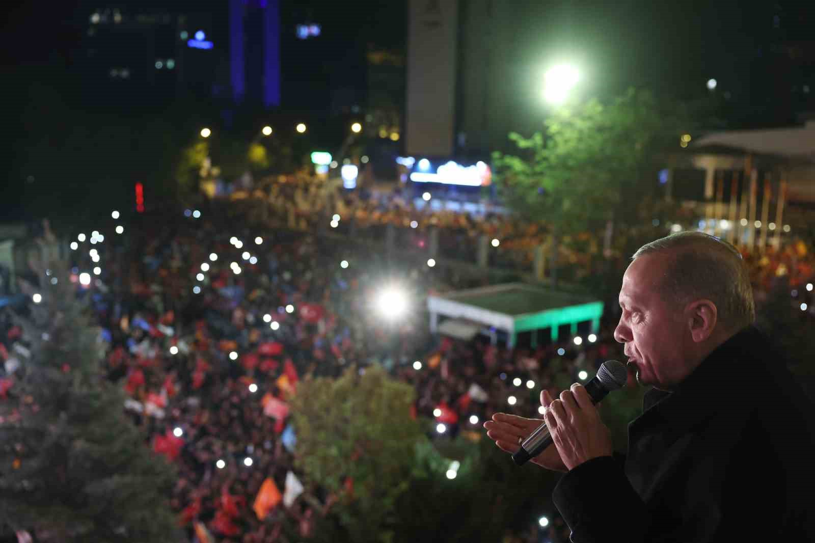 Cumhurbaşkanı Erdoğan’dan balkon konuşması