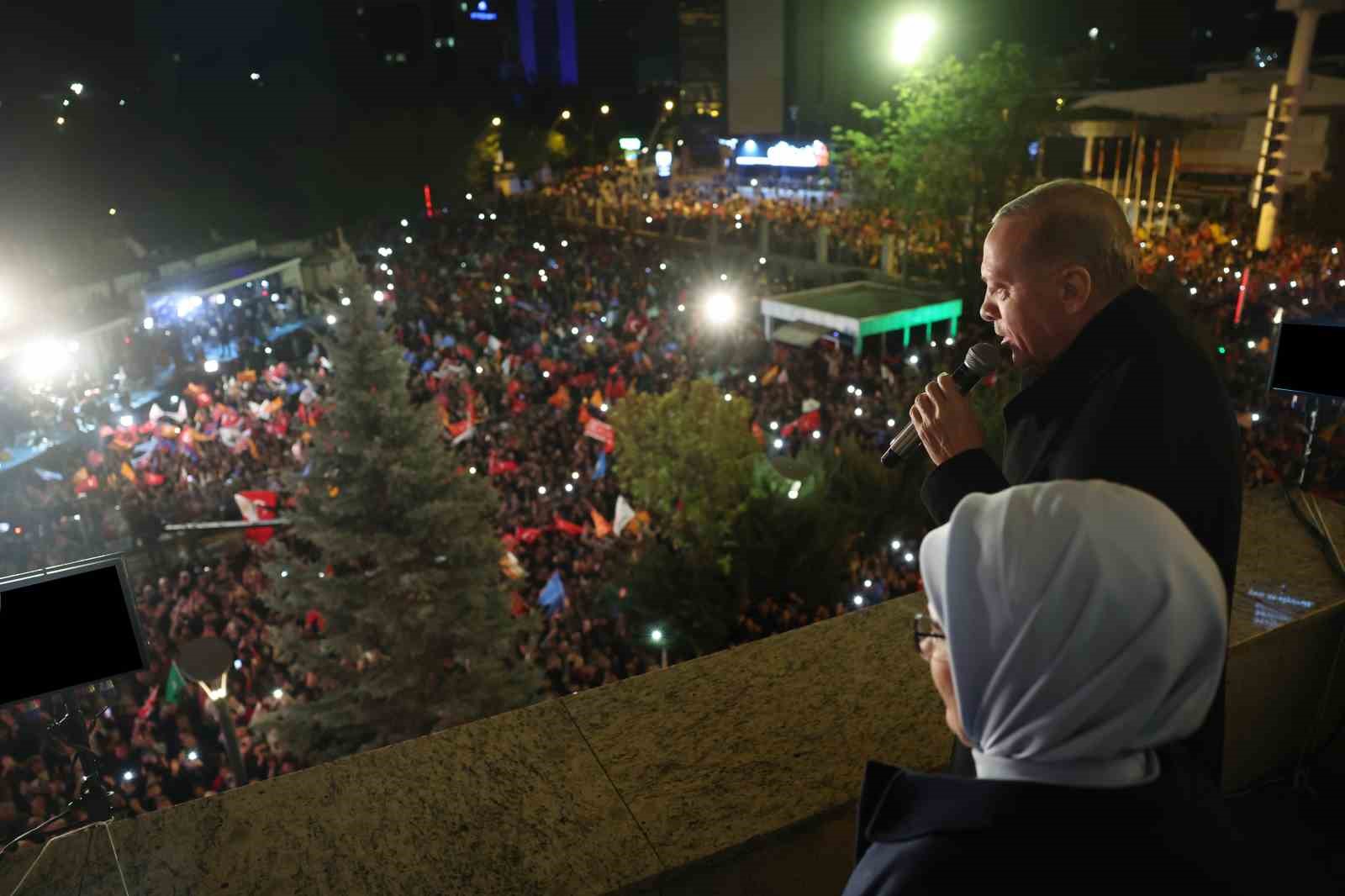 Cumhurbaşkanı Erdoğan’dan balkon konuşması