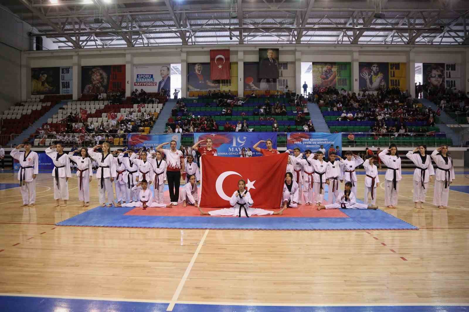 19 Mayıs Keçiören’de müzikli sportif gösterilerle kutlandı