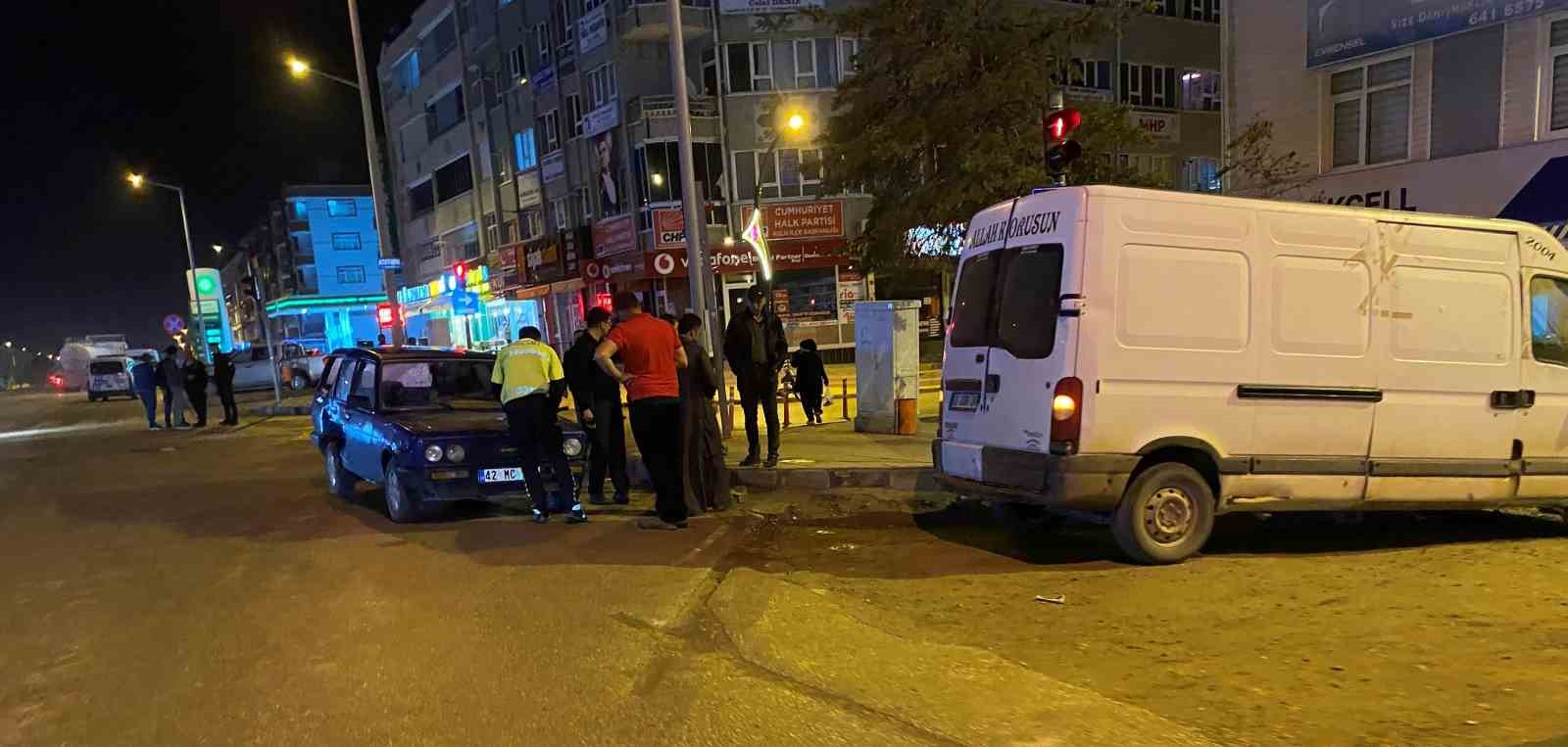 Konya’da minibüs ile otomobil çarpıştı: 9 yaralı