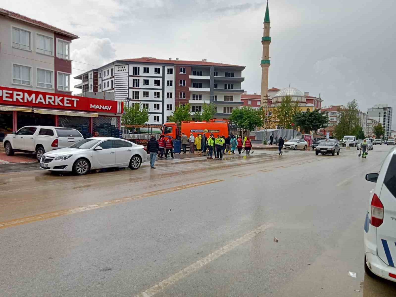 Başkent’te sel sonrası dükkanlar kullanılamaz hale geldi