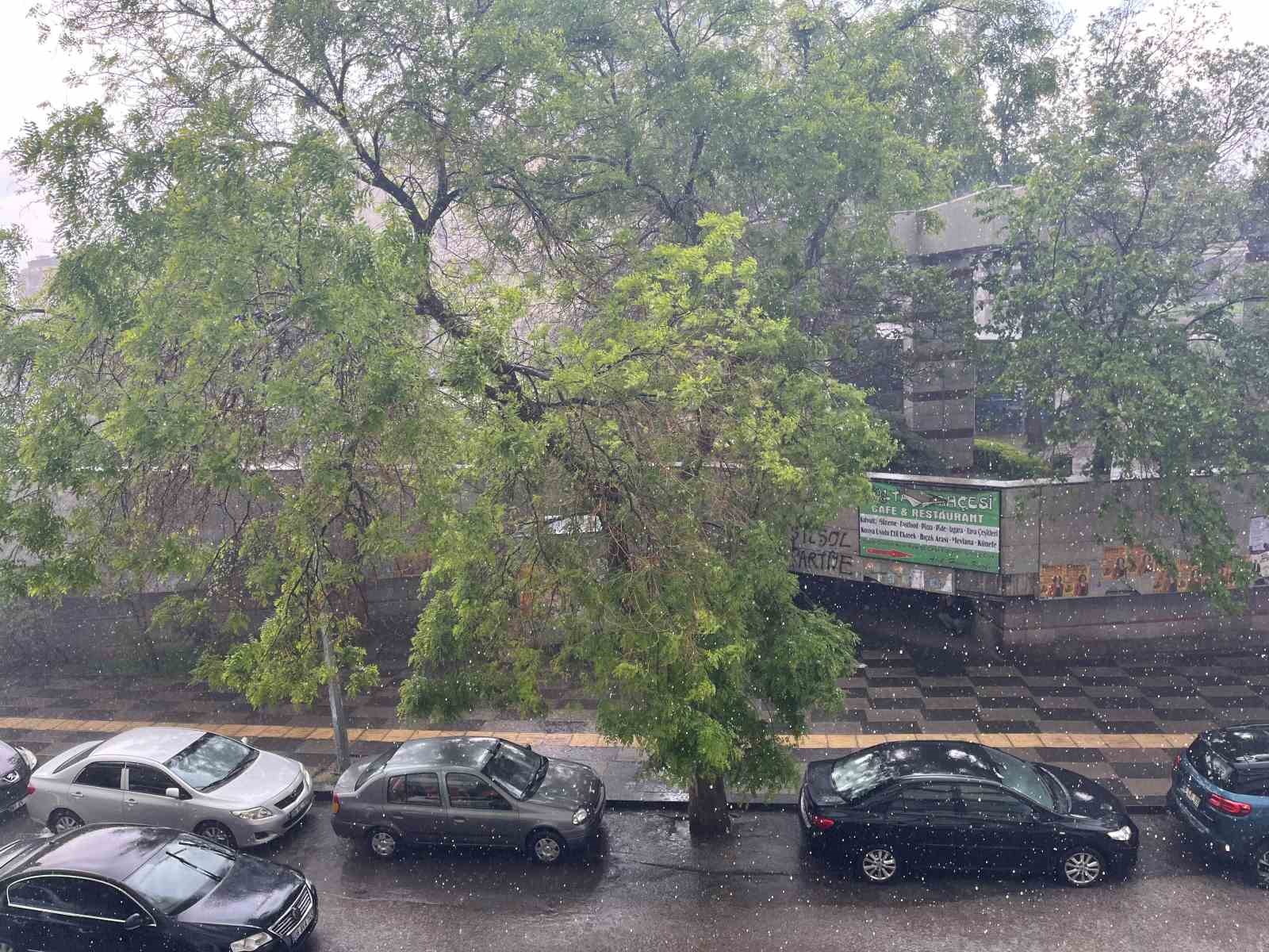 Başkentte sağanak etkili oldu