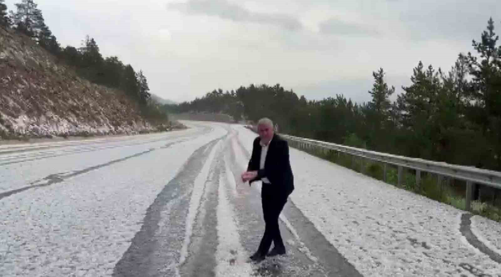 Sivas’ta ceviz büyüklüğünde dolu yağdı