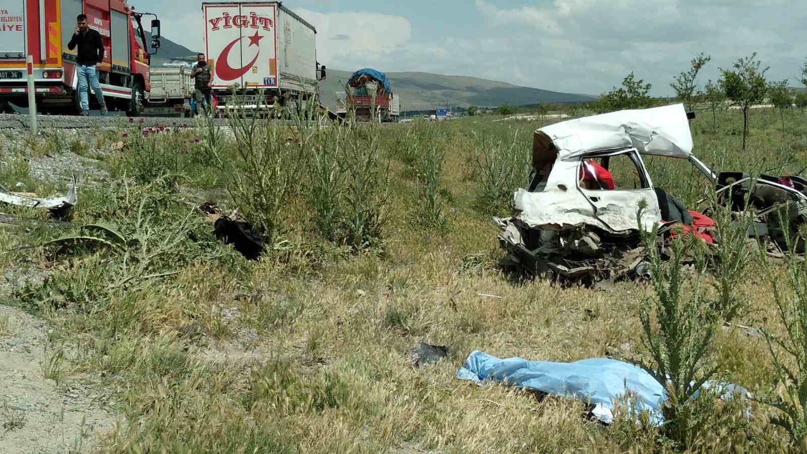 Konya’da otomobil tıra çarptı: 1 ölü