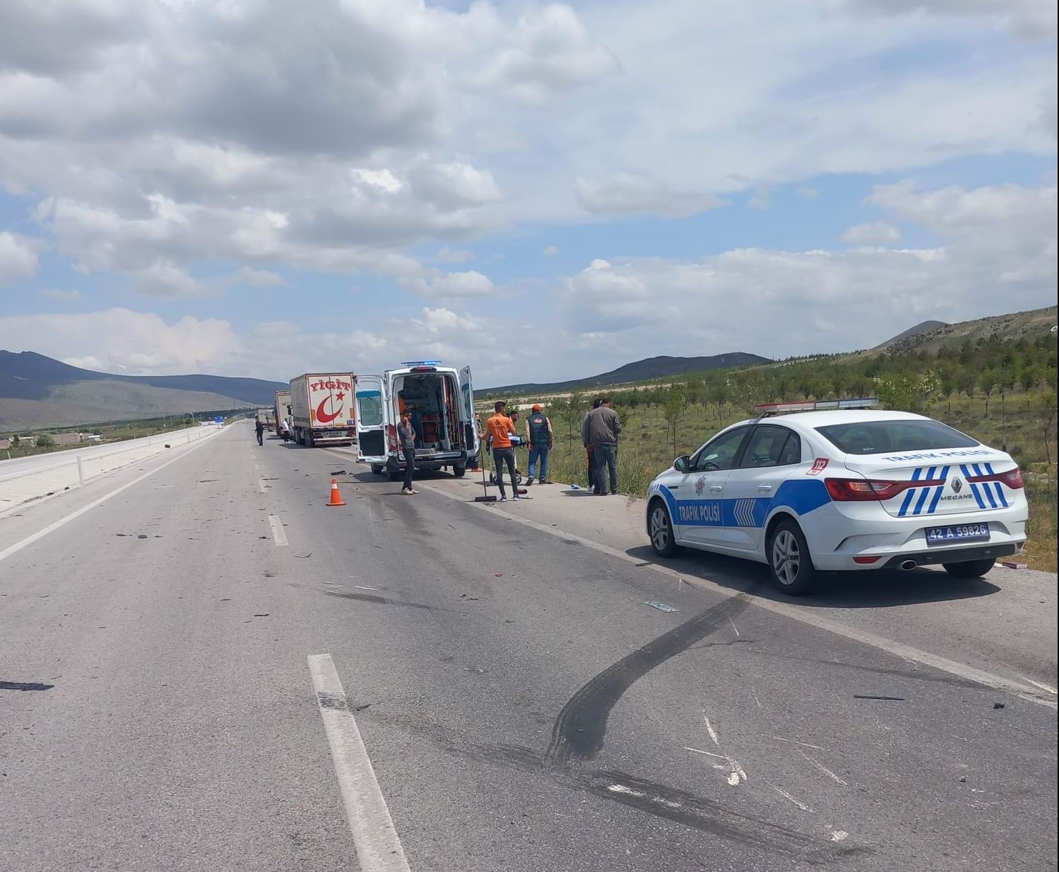 Konya’da otomobil tıra çarptı: 1 ölü