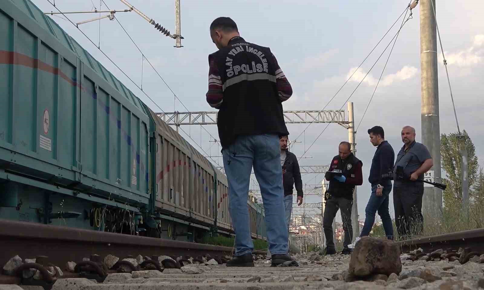 Fotoğraf çektirmek için vagona çıkan çocuğu elektrik çarptı: Yaşam mücadelesi veriyor