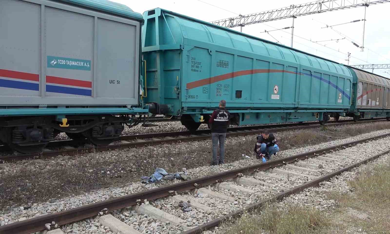 Fotoğraf çektirmek için vagona çıkan çocuğu elektrik çarptı: Yaşam mücadelesi veriyor